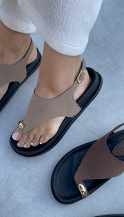 Sandales ouvertes à boucle métal – Confort à la française