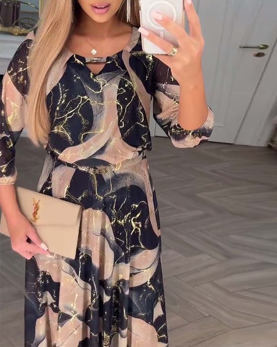 Robe élégante en chiffon imprimé avec manches trois-quarts