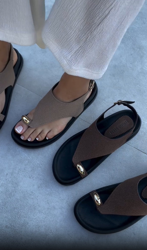 Sandales ouvertes à boucle métal – Confort à la française